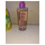 Bouteille de parfum pleine
