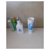 2 Articles en Milk Glass