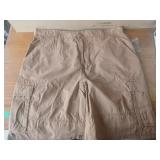 Short Gr. 36, neuve