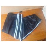 Pantalon d'entrainement Adidas Gr. S, jeune