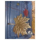 Fleurs et feuilles en mï¿½tal