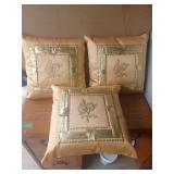 3 Coussins trï¿½s propre