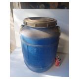 Baril de plastique avec couvert