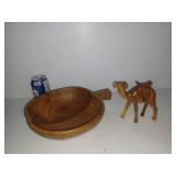 Pot et chameau en bois