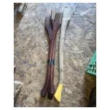 Lot de grands manches en bois