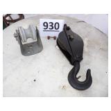 Pully w/ Hook & Mounted Insulator