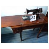 Singer 15-91 Sewing Machine in Cabinet