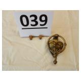 Vintage Kissing Couple Door Knocker