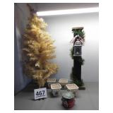 Christmas Pots, Gold Tree, Lantern-Post Decoration