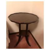 22x22x27 Vintage Mersman pie edge mahogany side ta