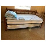 Daybed with Pull-Out Trundle & Linens - 80x40x35