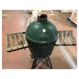 Big Green Egg Ceramic Kamado Grill/Smoker