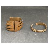 2 Bracelets