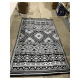 Outdoor Rug, Black & White, 98" x 59" Includes C