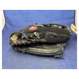 Regent Baseball Glove w/2 Baseballs
