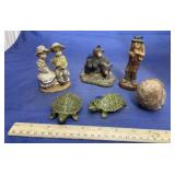 6 Small Figurines