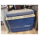 Gott Insulated Ice Chest w/4 Glass Jars