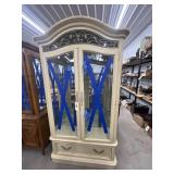 Stanley Furniture Lighted China Hutch