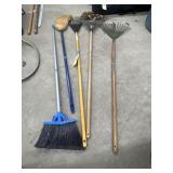 5 Pcs - Rakes & Brooms