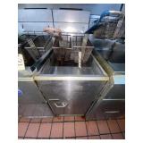 Pitco 2-Basket Deep Fat Fryer 15"L x 31"W x 36"