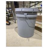 5 Gallon Laundry Detergent, Scent/Brand Unknown