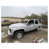 1995 Chev Tahoe - wrecked - New Trans