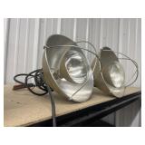 2 Heat Lamps