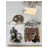 4 Pcs - Assorted Western Décor