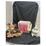 Popcorn Baskets & Easter Bunny & Décor
