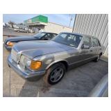 Mercedes Benz 560 SEL 4 door gas 175,336 mi