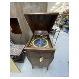 Vintage Victrola 6035.17 1906 w/Vinyl Record