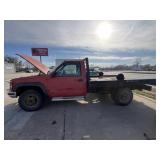 2000 Chevy 4x4 3500 LS Flatbed truck w/hay unrollr