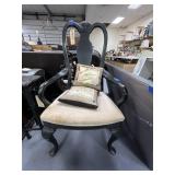 Side Chair w/2 Decorative Pillows