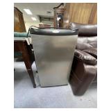 Whirlpool Mini Fridge 19"L x 20"W x 34"H