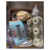 Box w/Bundt Cake Keeper - Mini Bundt Pans - Baking