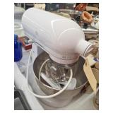 Kitchenaid Mixer w/Bowl & Attachments
