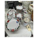 Fairfield Fine China Deck The Halls Set - Cream/Su