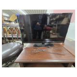 Insignia Flat Screen TV 32"