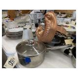 Pile w/Fish Jello Mold - Round Jello Mold - Pot -