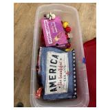 Tote w/ Christmas Dï¿½cor