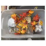 Tote w/Fall Dï¿½cor - Christmas Ornaments