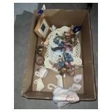Box of Assorted Household Dï¿½cor