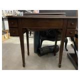 Vintage Singer Sewing Machine in Cabinet