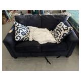 Cloth Upholstered Loveseat w/Throw Pillows