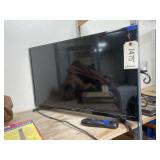 Samsung Flat Screen TV 32" w/Remote
