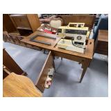 Singer  Sewing Machine N801506196 in Cabinet