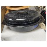 Small Granite Roasting Pan w/Lid