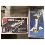 2 Pcs - Atlantis Space Shuttle Model & More