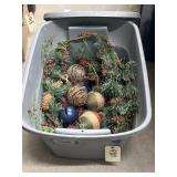 Christmas Dï¿½cor in Plastic Bin w/Lid