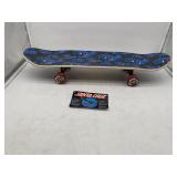 Santa Cruz Skateboard, Screaming Hands On Top - 27